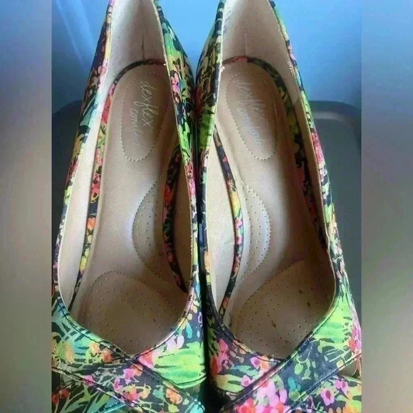 Dexflex comfort wedge heels. Size 7.5 - Picture 5 of 5